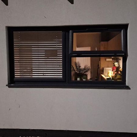 Deluxe Single Room Only For One Adult Northolt  المظهر الخارجي الصورة
