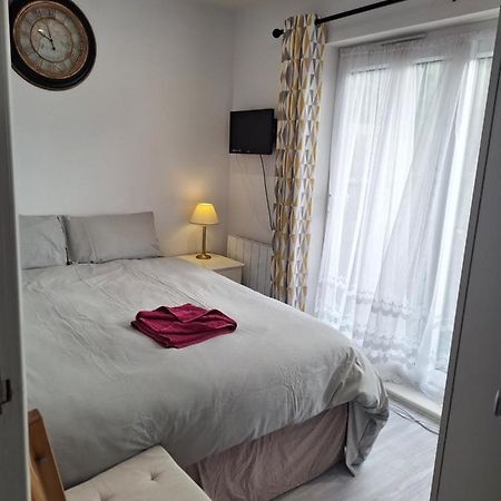 Deluxe Single Room Only For One Adult Northolt  المظهر الخارجي الصورة