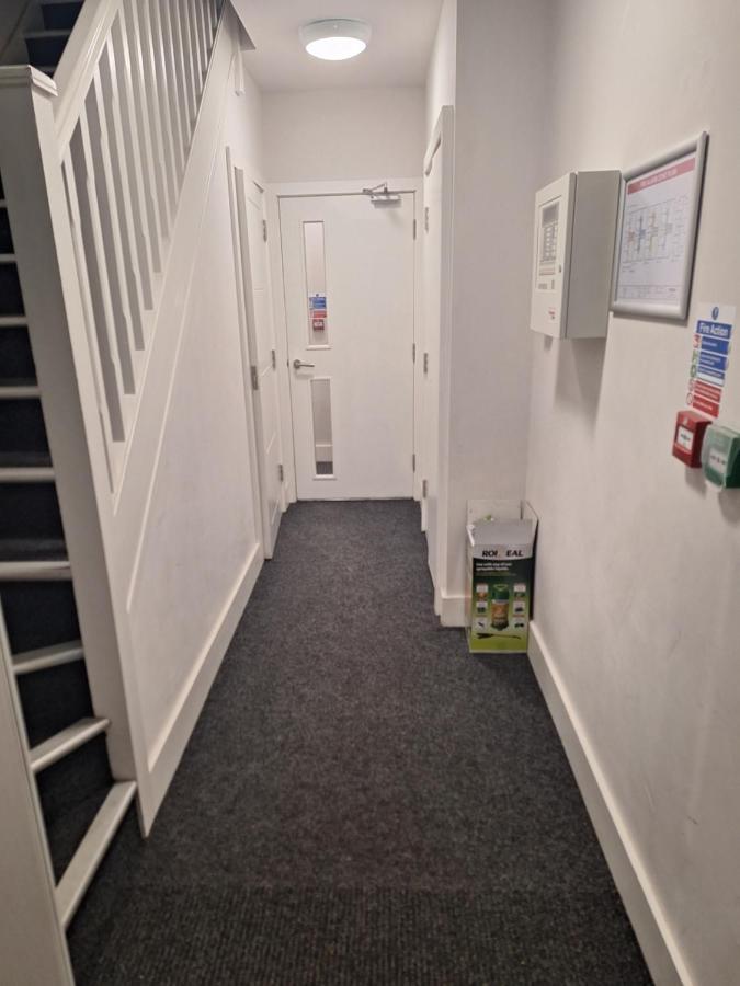 Deluxe Single Room Only For One Adult Northolt  المظهر الخارجي الصورة