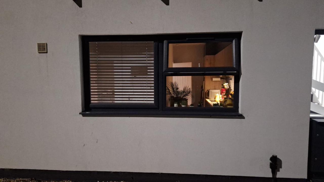Deluxe Single Room Only For One Adult Northolt  المظهر الخارجي الصورة
