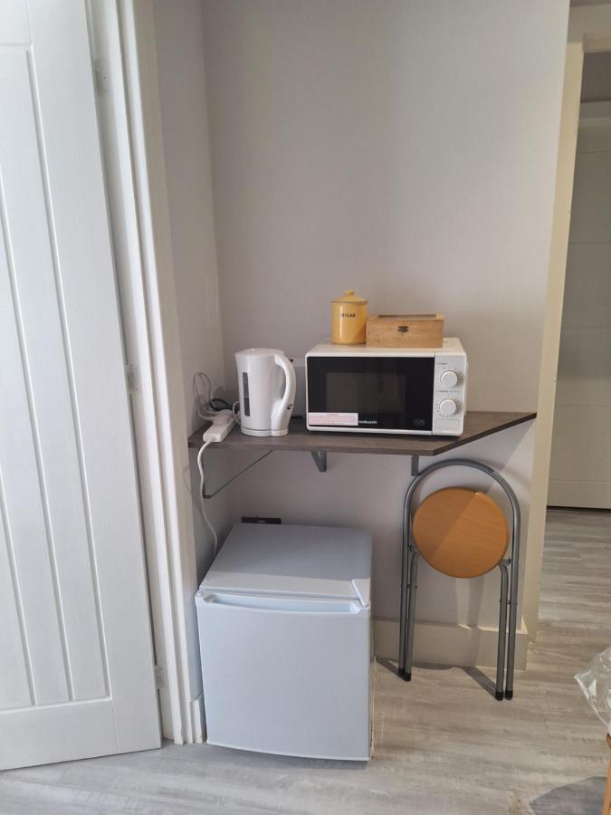 Deluxe Single Room Only For One Adult Northolt  المظهر الخارجي الصورة