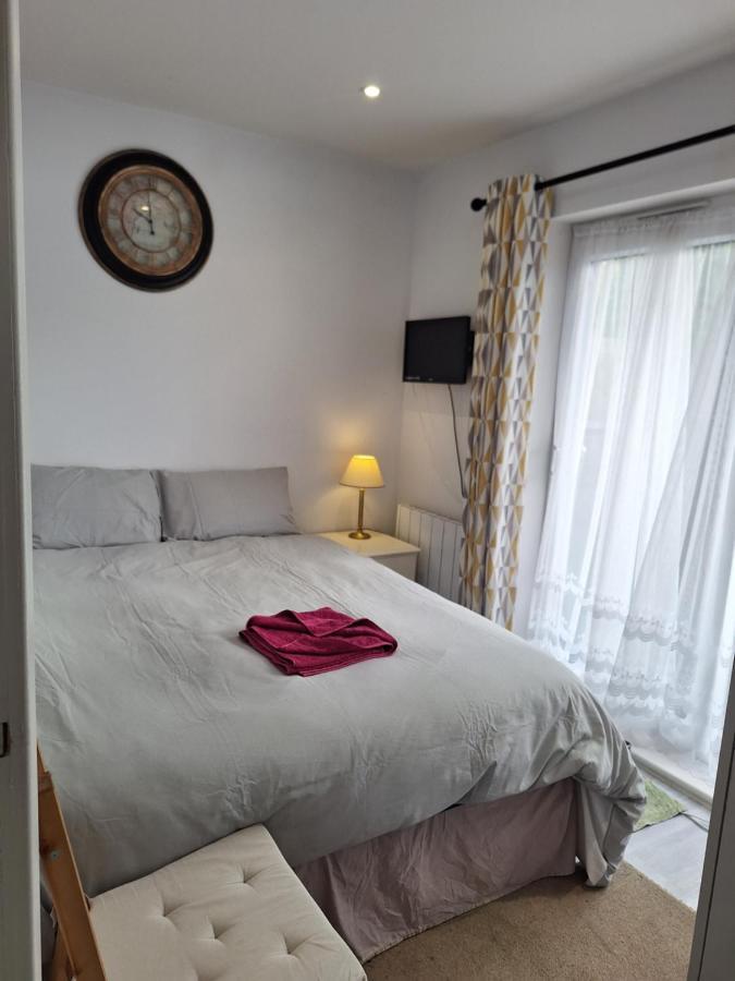 Deluxe Single Room Only For One Adult Northolt  المظهر الخارجي الصورة