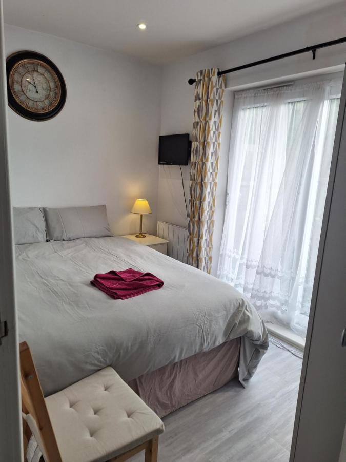 Deluxe Single Room Only For One Adult Northolt  المظهر الخارجي الصورة